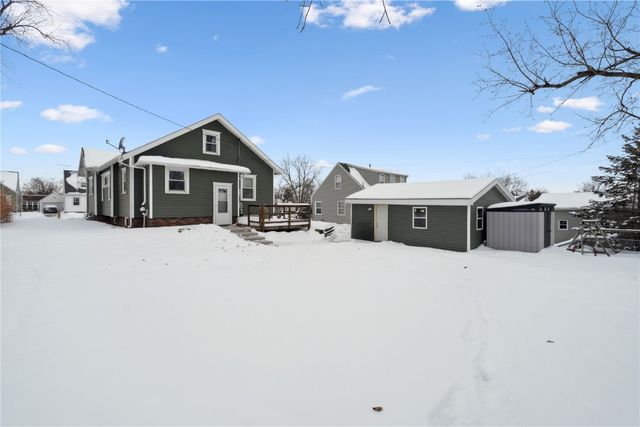 1055 17th Street, Marion, IA 52302