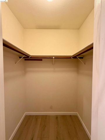1520 Schenone Ct 2, Concord, CA 94521