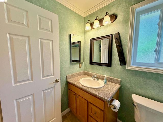 1520 Schenone Ct 2, Concord, CA 94521