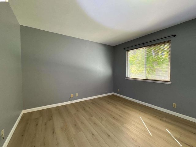 1520 Schenone Ct 2, Concord, CA 94521