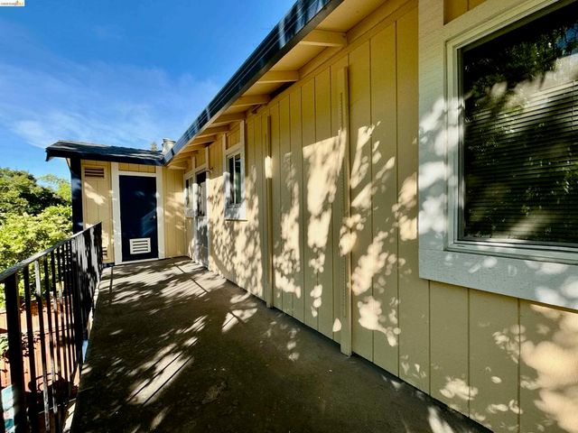 1520 Schenone Ct 2, Concord, CA 94521