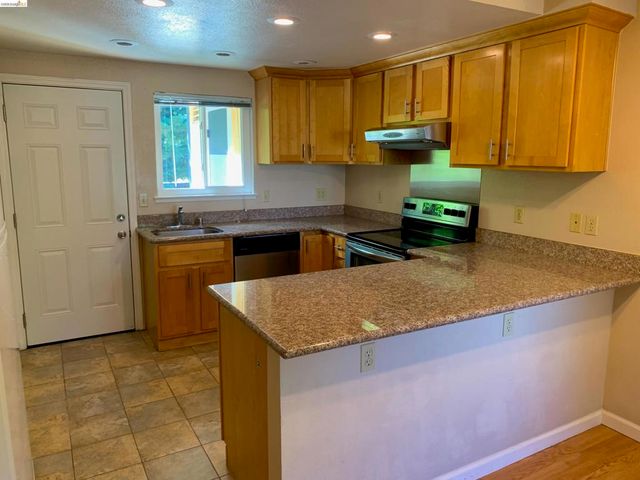 1520 Schenone Ct 2, Concord, CA 94521