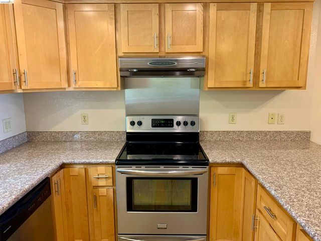1520 Schenone Ct 2, Concord, CA 94521