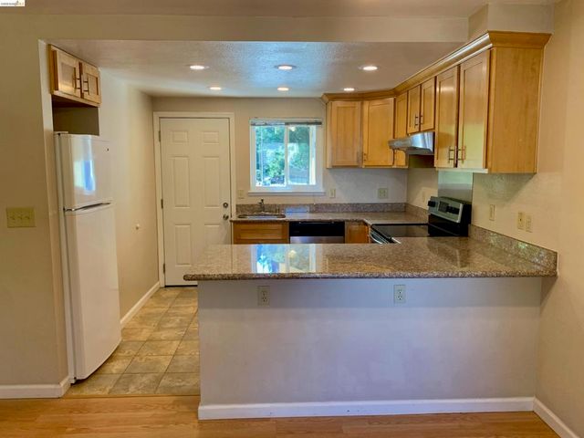 1520 Schenone Ct 2, Concord, CA 94521