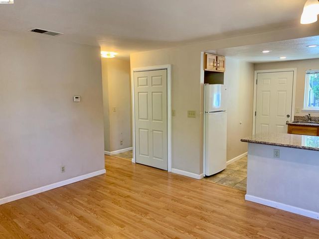 1520 Schenone Ct 2, Concord, CA 94521