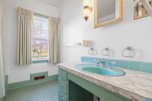 505 W BAKER ST, Gordonsville, VA 22942