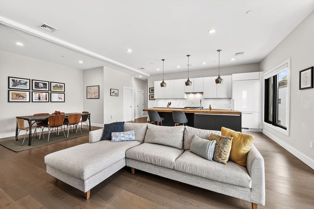 39 A St 22, Boston, MA 02127