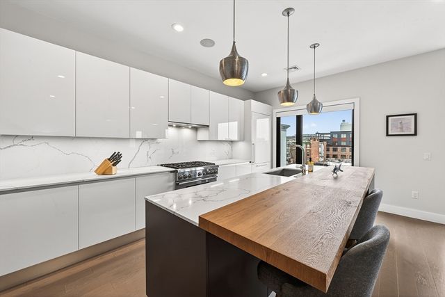 39 A St 22, Boston, MA 02127