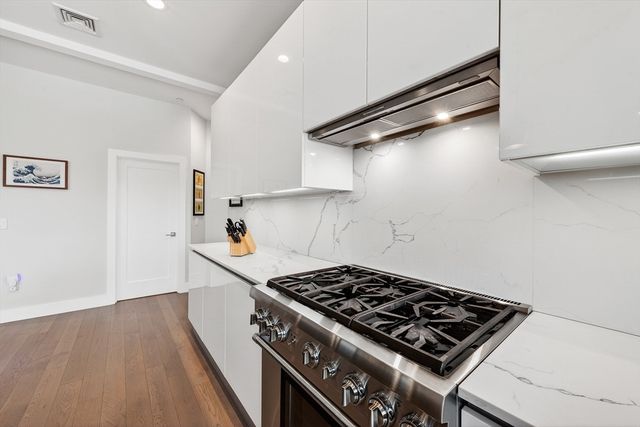 39 A St 22, Boston, MA 02127