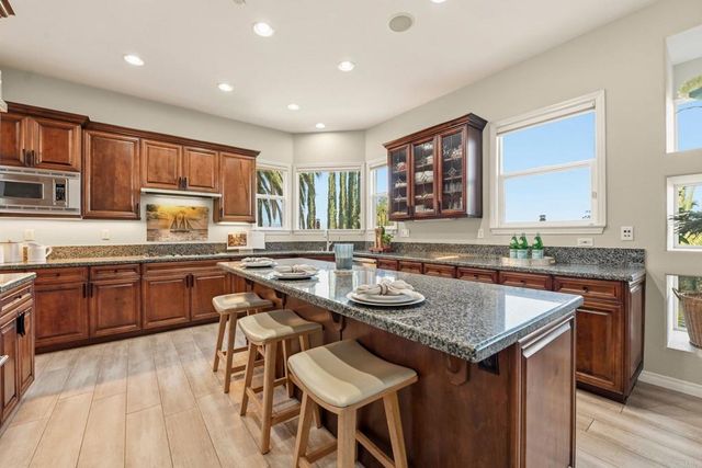 2888 Eastview, Escondido, CA 92025