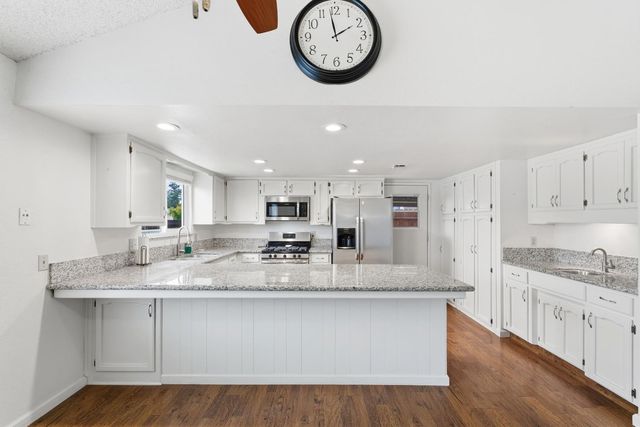 1705 E Cross Avenue, Tulare, CA 93274