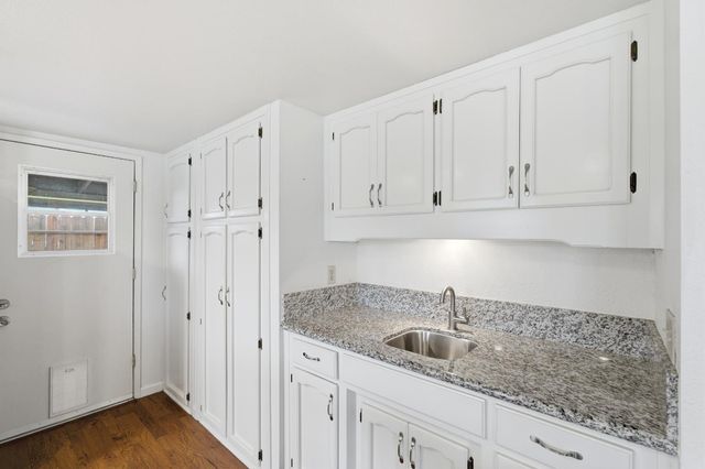 1705 E Cross Avenue, Tulare, CA 93274