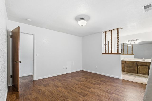 1705 E Cross Avenue, Tulare, CA 93274