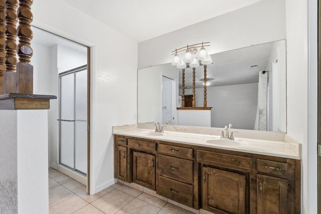 1705 E Cross Avenue, Tulare, CA 93274