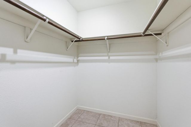 1705 E Cross Avenue, Tulare, CA 93274