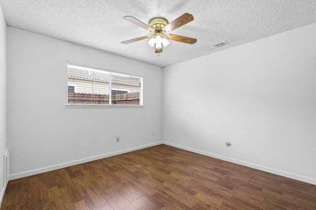 1705 E Cross Avenue, Tulare, CA 93274