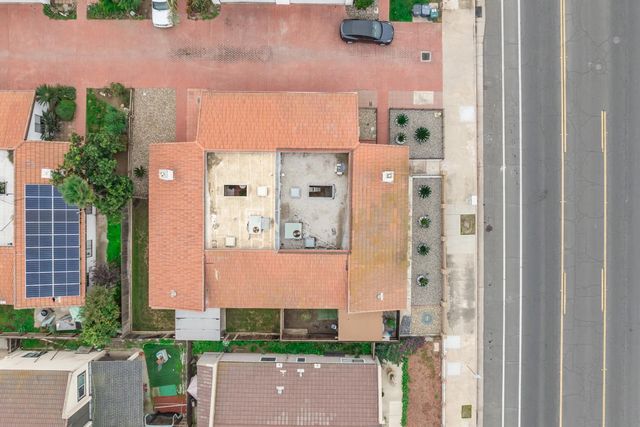 1705 E Cross Avenue, Tulare, CA 93274