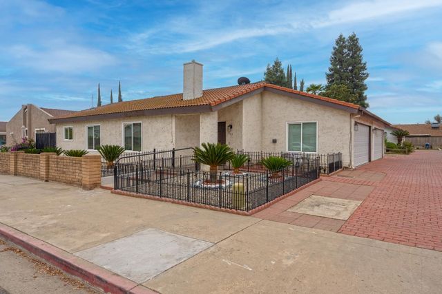 1705 E Cross Avenue, Tulare, CA 93274