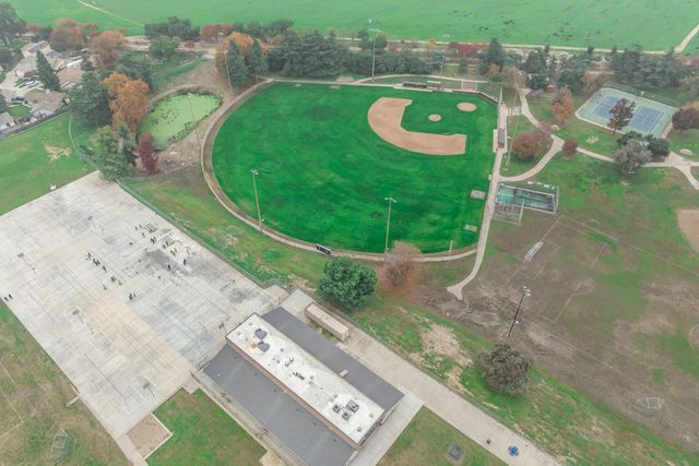 1705 E Cross Avenue, Tulare, CA 93274