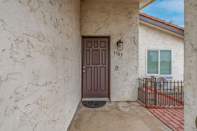 1705 E Cross Avenue, Tulare, CA 93274