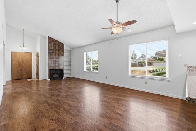 1705 E Cross Avenue, Tulare, CA 93274