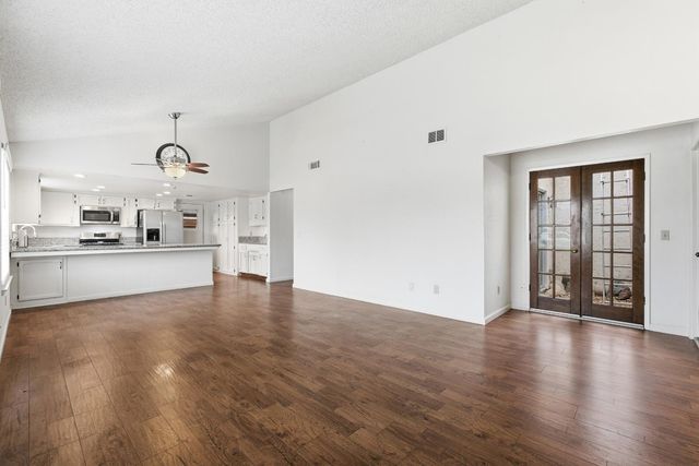 1705 E Cross Avenue, Tulare, CA 93274