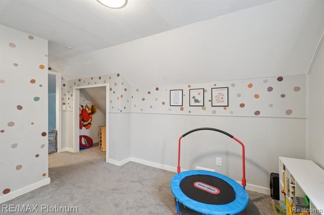 521 W Crane Street, Howell, MI 48843