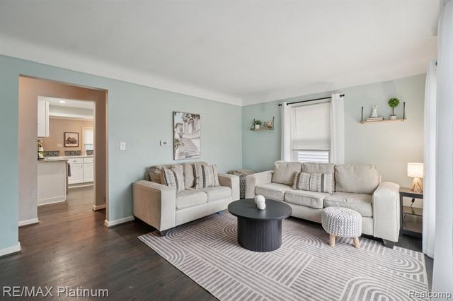 521 W Crane Street, Howell, MI 48843