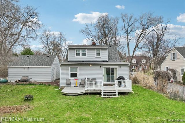 521 W Crane Street, Howell, MI 48843
