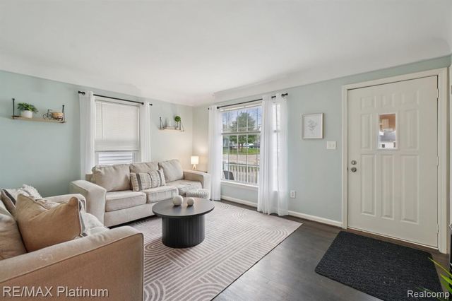 521 W Crane Street, Howell, MI 48843