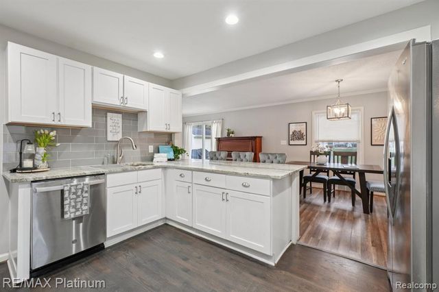 521 W Crane Street, Howell, MI 48843