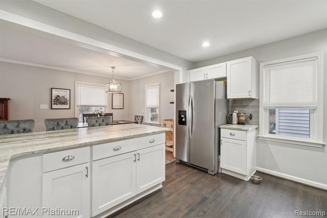 521 W Crane Street, Howell, MI 48843