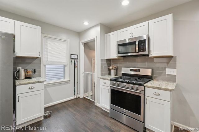 521 W Crane Street, Howell, MI 48843