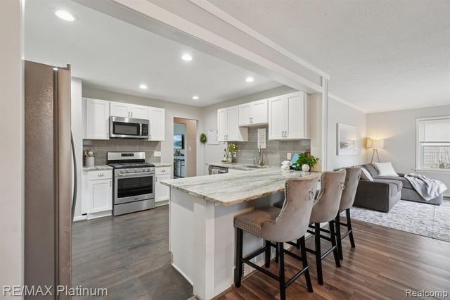 521 W Crane Street, Howell, MI 48843