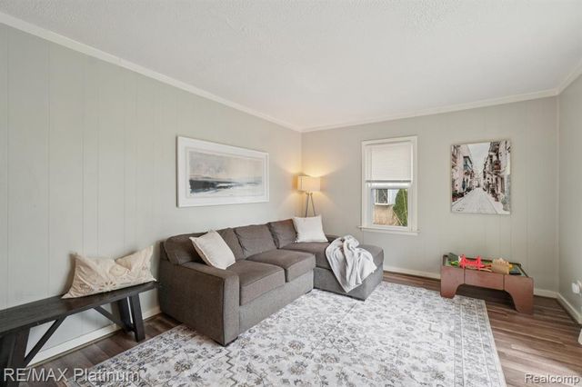 521 W Crane Street, Howell, MI 48843