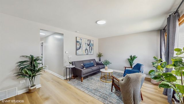 2701 S Hillock Avenue, Chicago, IL 60608