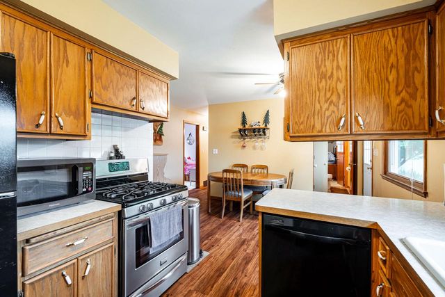1614 N Lakeview AVENUE, Port Washington, WI 53074