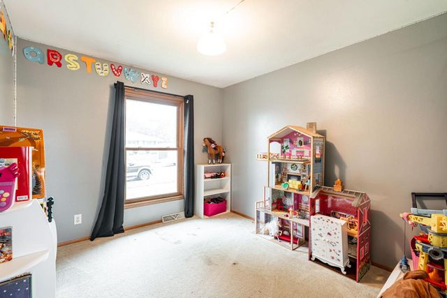 1614 N Lakeview AVENUE, Port Washington, WI 53074