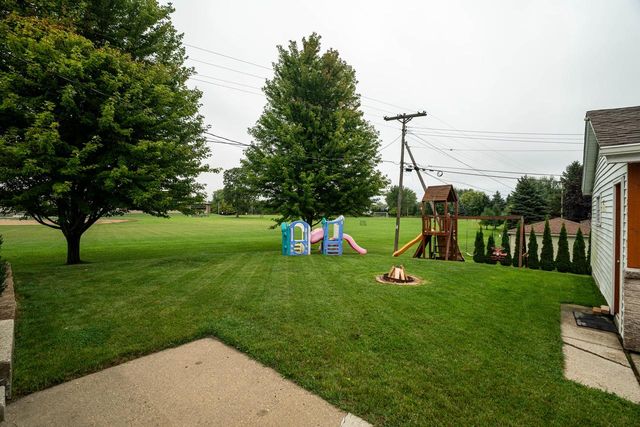 1614 N Lakeview AVENUE, Port Washington, WI 53074