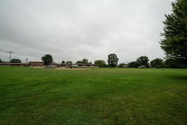 1614 N Lakeview AVENUE, Port Washington, WI 53074