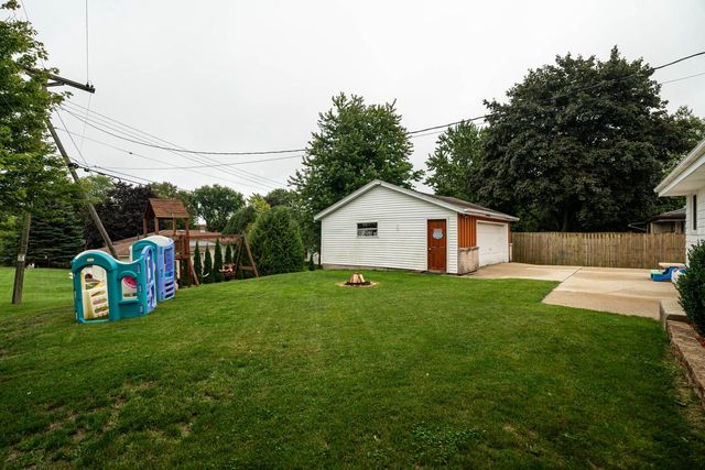 1614 N Lakeview AVENUE, Port Washington, WI 53074