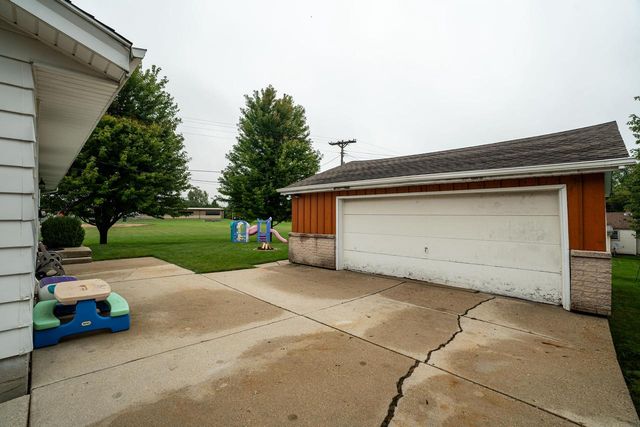 1614 N Lakeview AVENUE, Port Washington, WI 53074