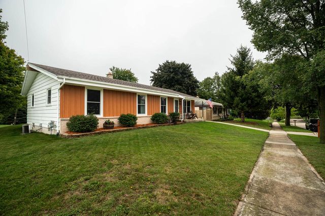 1614 N Lakeview AVENUE, Port Washington, WI 53074