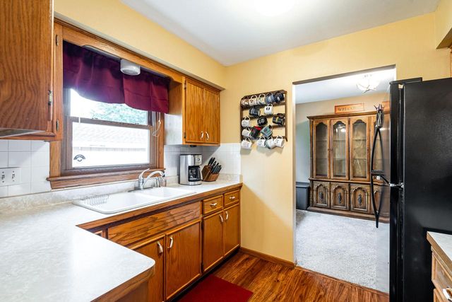 1614 N Lakeview AVENUE, Port Washington, WI 53074