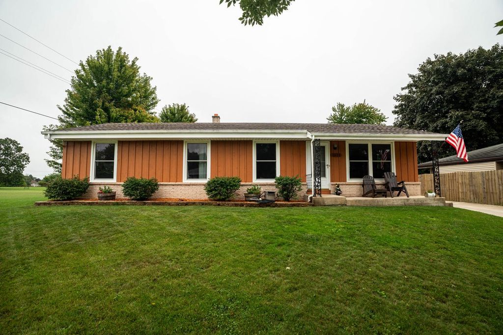 1614 N Lakeview AVENUE, Port Washington, WI 53074