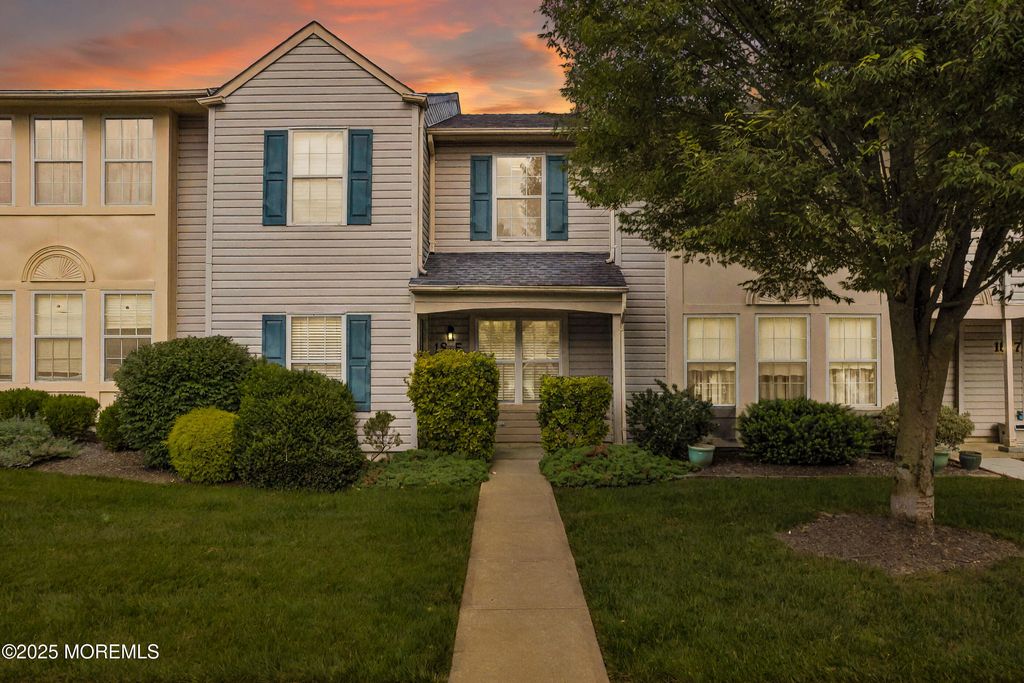 18 Remington Drive, 5, Freehold, NJ 07728