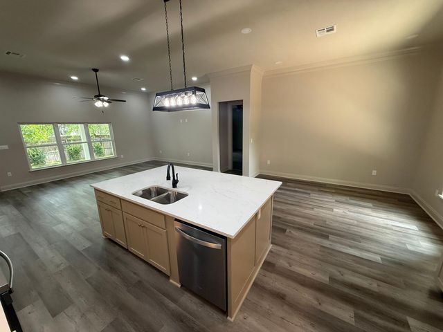 808 W 7th St, Deridder, LA 70634