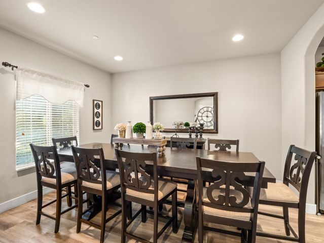 6878 W Alana Drive W, Fresno, CA 93722