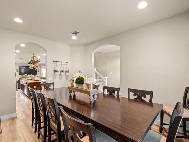 6878 W Alana Drive W, Fresno, CA 93722