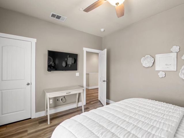 6878 W Alana Drive W, Fresno, CA 93722